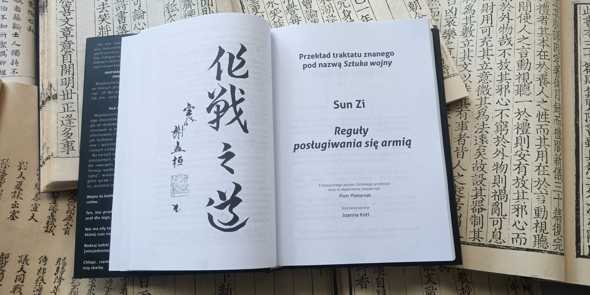 Sztuka wojny, Chiny, Sztuka wojny, historia Chin, historia Państwa środka, traktat militarny, Sun Zi, Sun Tzu, podręcznik skutecznego działania, najlepszy przekład Sztuki wojny, próbka tekstu, strony 50-51. | Zdjęcie artystyczne środka